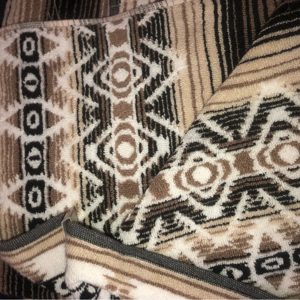 🖤 Wrangler Neutral Geometric Hand Towel Set - Cream, Brown, Black 🖤 4 pieces